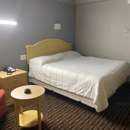Oxford Inn, Lincoln Blvd Оклахома Сити Екстериор снимка